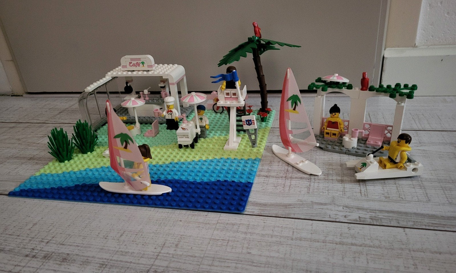 Lego 2 sets: 6411 Sand Dollar Café/6401 Seaside Cabana, Ophalen of Verzenden, Zo goed als nieuw