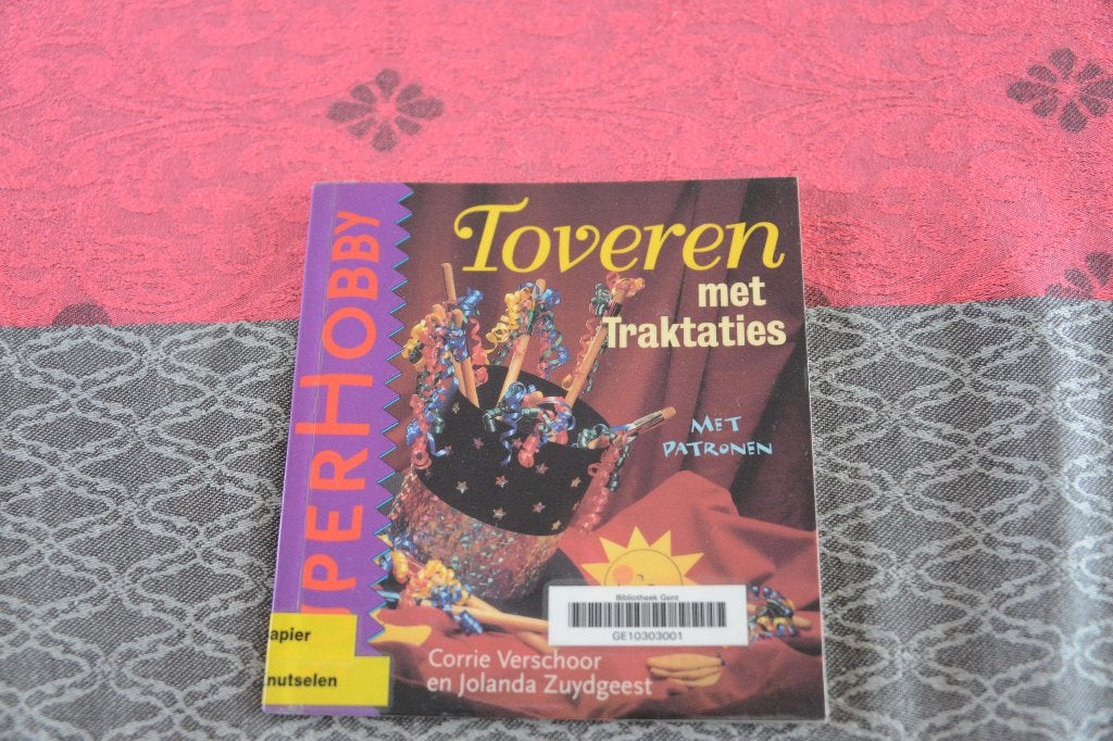 Toveren met traktaties. Met patronen., Ophalen of Verzenden, Zo goed als nieuw, Geschikt voor kinderen, Corrie Verschoor en Jolanda Zuydgeest