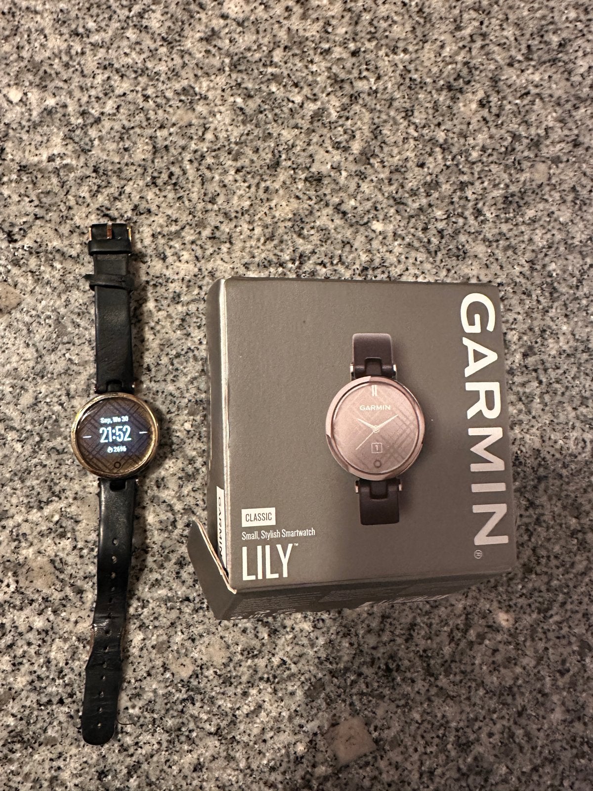 Garmin Lily Classic Smartwatch - Zwart/Goud, Gebruikt, Hartslag, Zwart, Ophalen of Verzenden