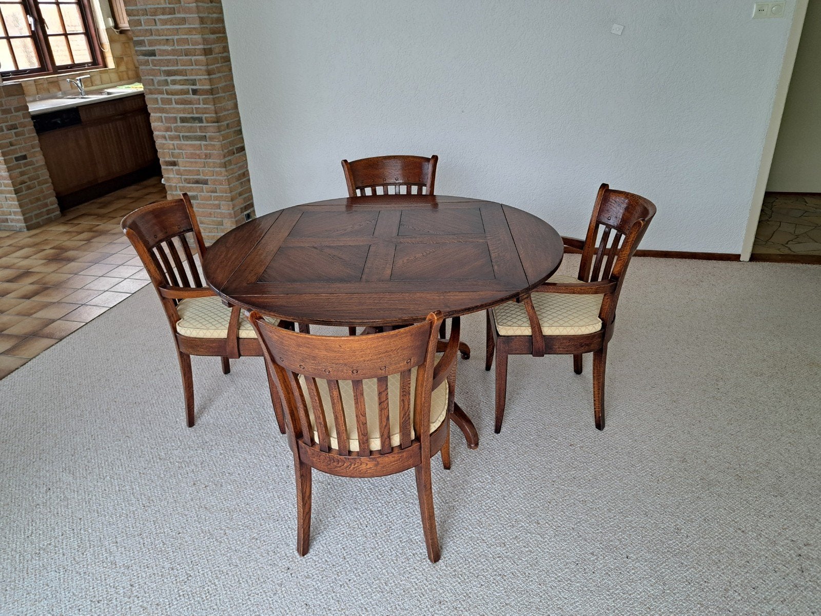 Eettafel met stoelen, Ophalen, Zo goed als nieuw, 4 tot 6 stoelen