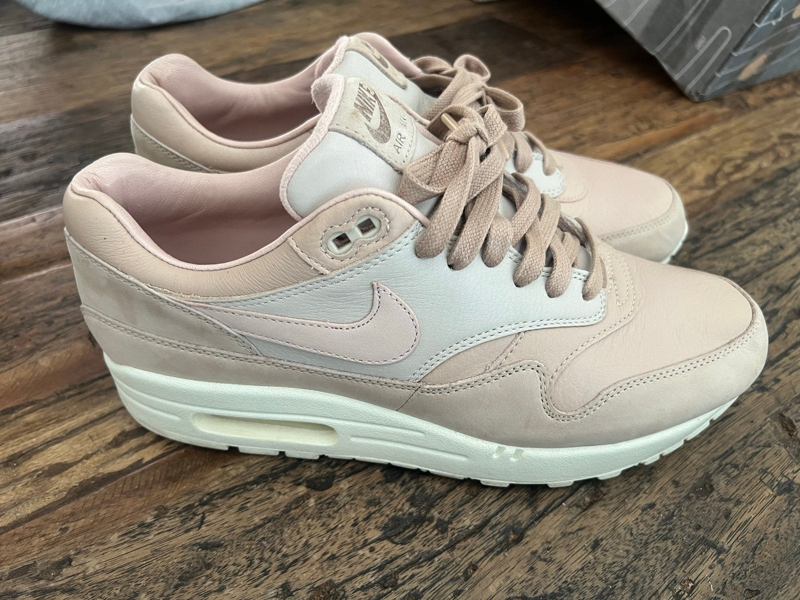Nike Air Max 1 - Roze/Beige nieuwstaat 44, Kleding | Heren, Overige kleuren, Verzenden, Sneakers of Gympen, Zo goed als nieuw
