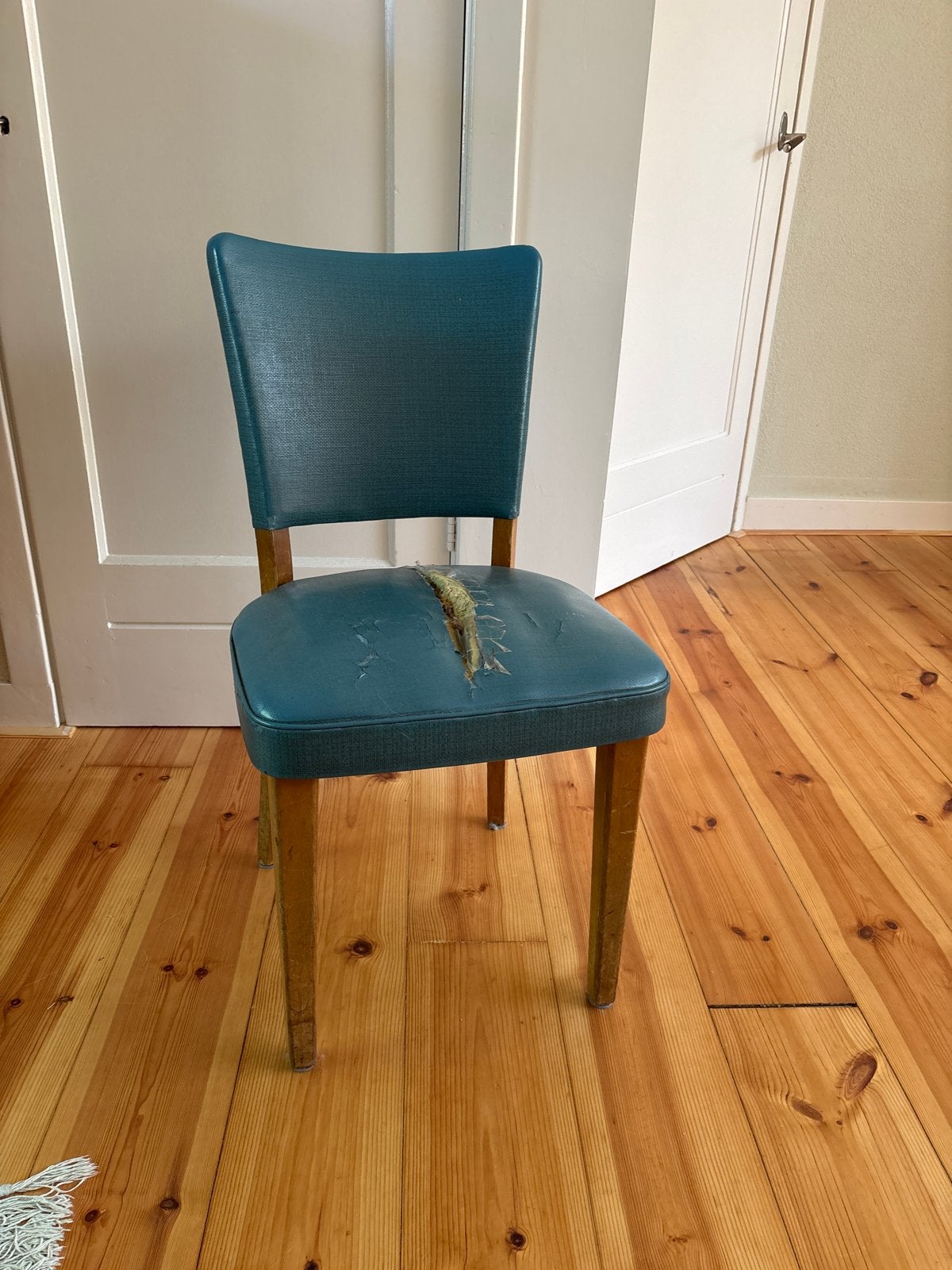 Vintage stoel met blauwe bekleding - opknapper, Ophalen
