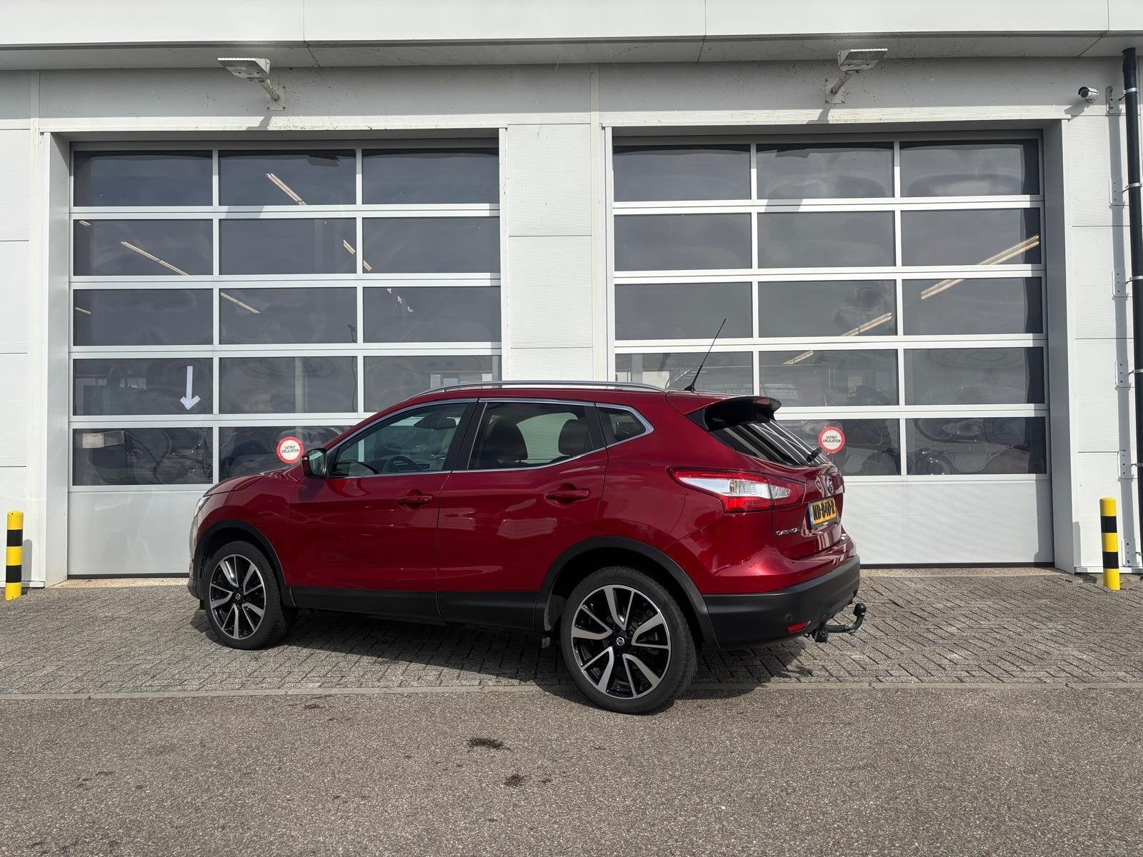 Nissan Qashqai 1.6 Tekna Panoramadak | stoelverwaming | navi, Auto's, Voorwielaandrijving, 12 maanden, 1618 cc, Gebruikt