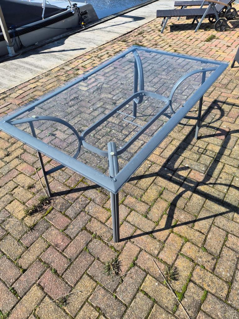 GRATIS  Tuintafel, Tuin en Terras, Tuintafels, Ophalen of Verzenden, Gebruikt, Rechthoekig, Aluminium