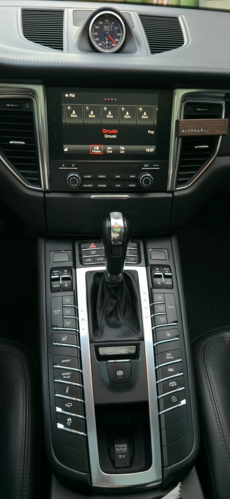 Foto 10 van Porsche Macan GTS 3.0 PANO 361PK • Luchtvering • SportChrono
