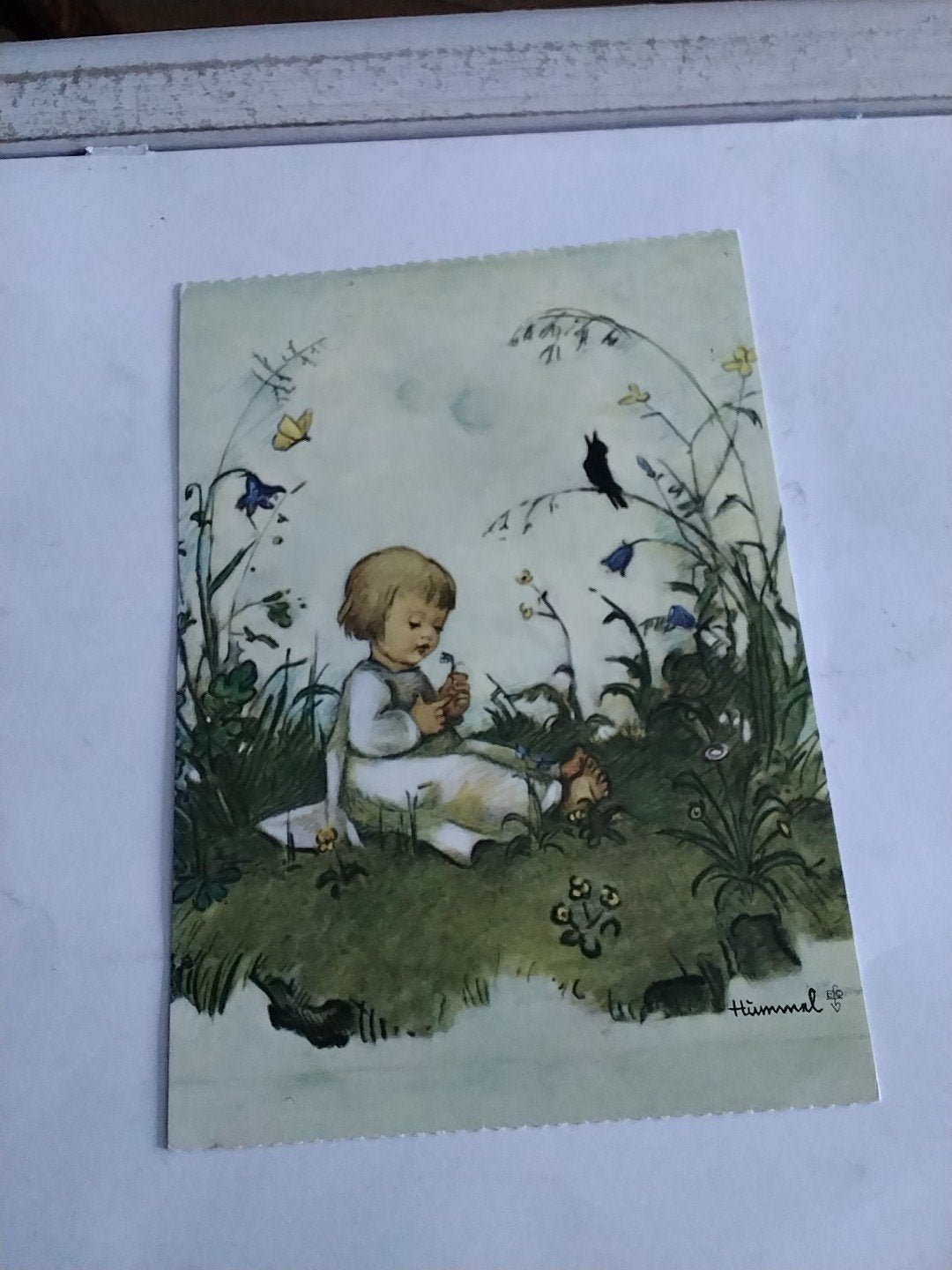 M.I. HUMMEL. KIND AUF DER BLUMENWIESE, Ophalen of Verzenden, 1940 tot 1960, Kinderen