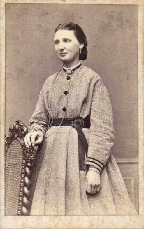 CDV - J. Hohmann - Willemstraat 59 - Den Haag - Zeer oud!!!, Gebruikt, Foto, Klederdracht, Ophalen of Verzenden