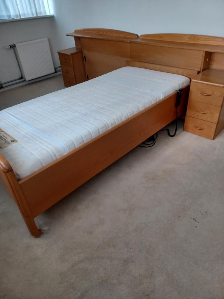 Tweepersoonsbed compleet met 2 electrische bodems 90x200, Ophalen, 90 cm, Tweepersoons, 200 cm