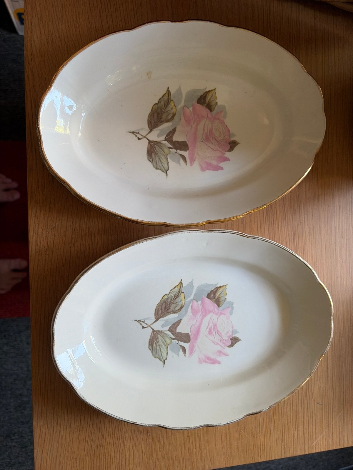 2 Gien France Chambord ovale schalen met rozen, Ophalen of Verzenden