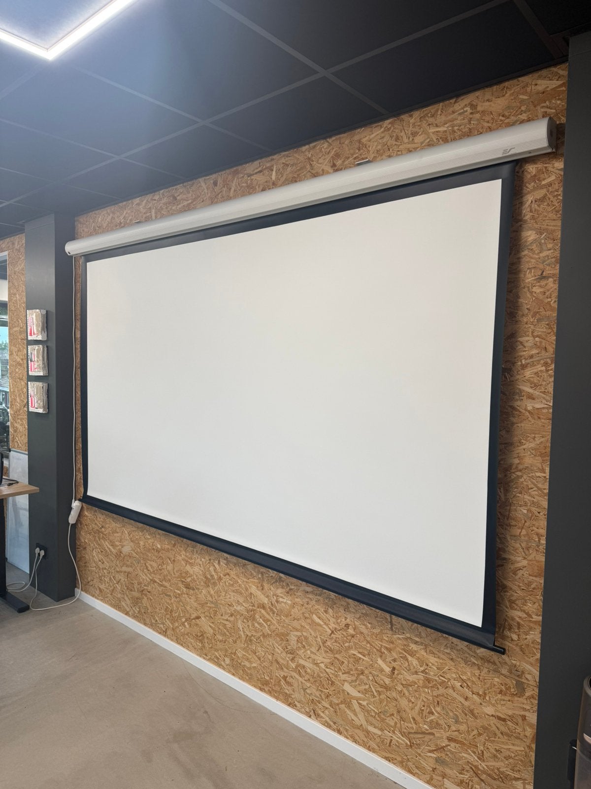 Projectiescherme Elite screen  SK120XHW-E10 (16:9) 276 x 159, Ophalen, Zo goed als nieuw