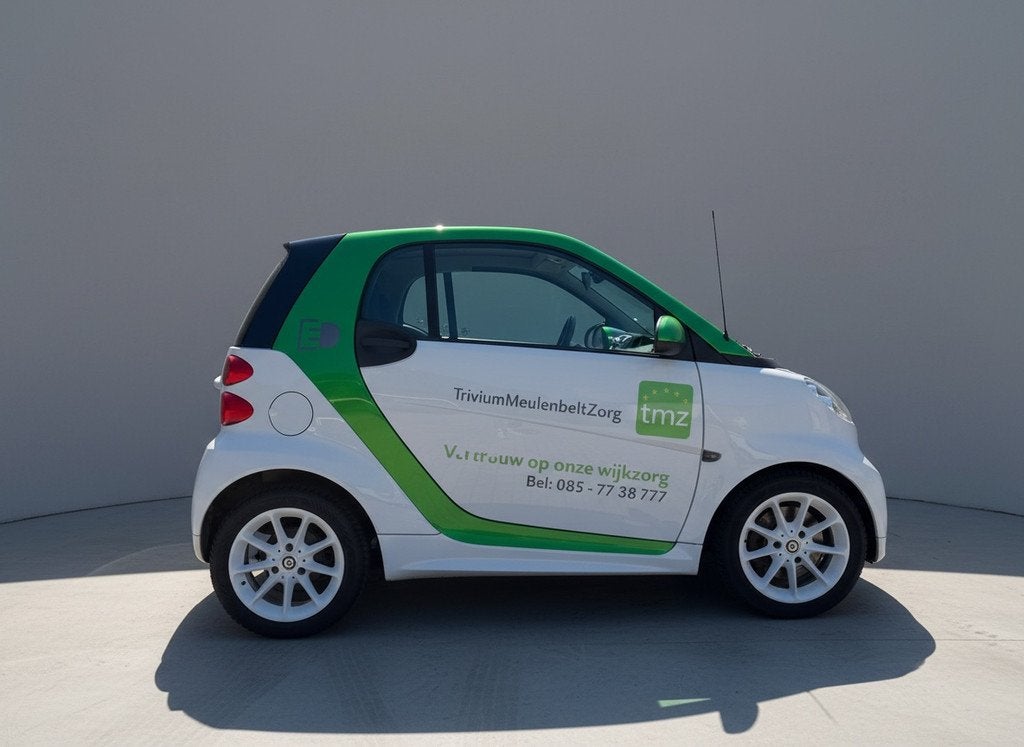 Smart Fortwo Coupé Electric drive 18 kWh / Storing op omvor, Auto's, Smart, Automaat, Gebruikt, Zwart, Wit