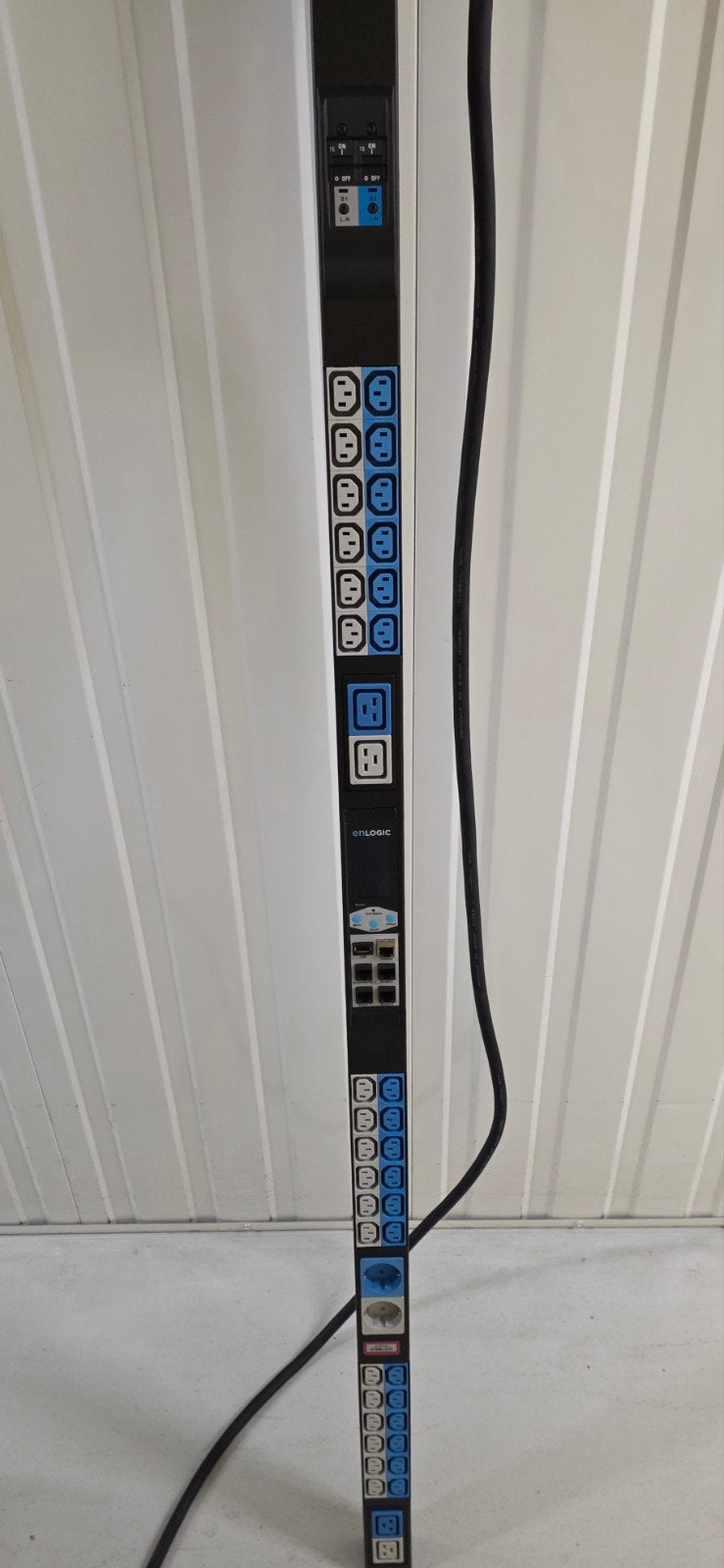 enLOGIC PDU EN1113X1116 - 32A, 220-240V, 1 fase, Ophalen of Verzenden, Gebruikt