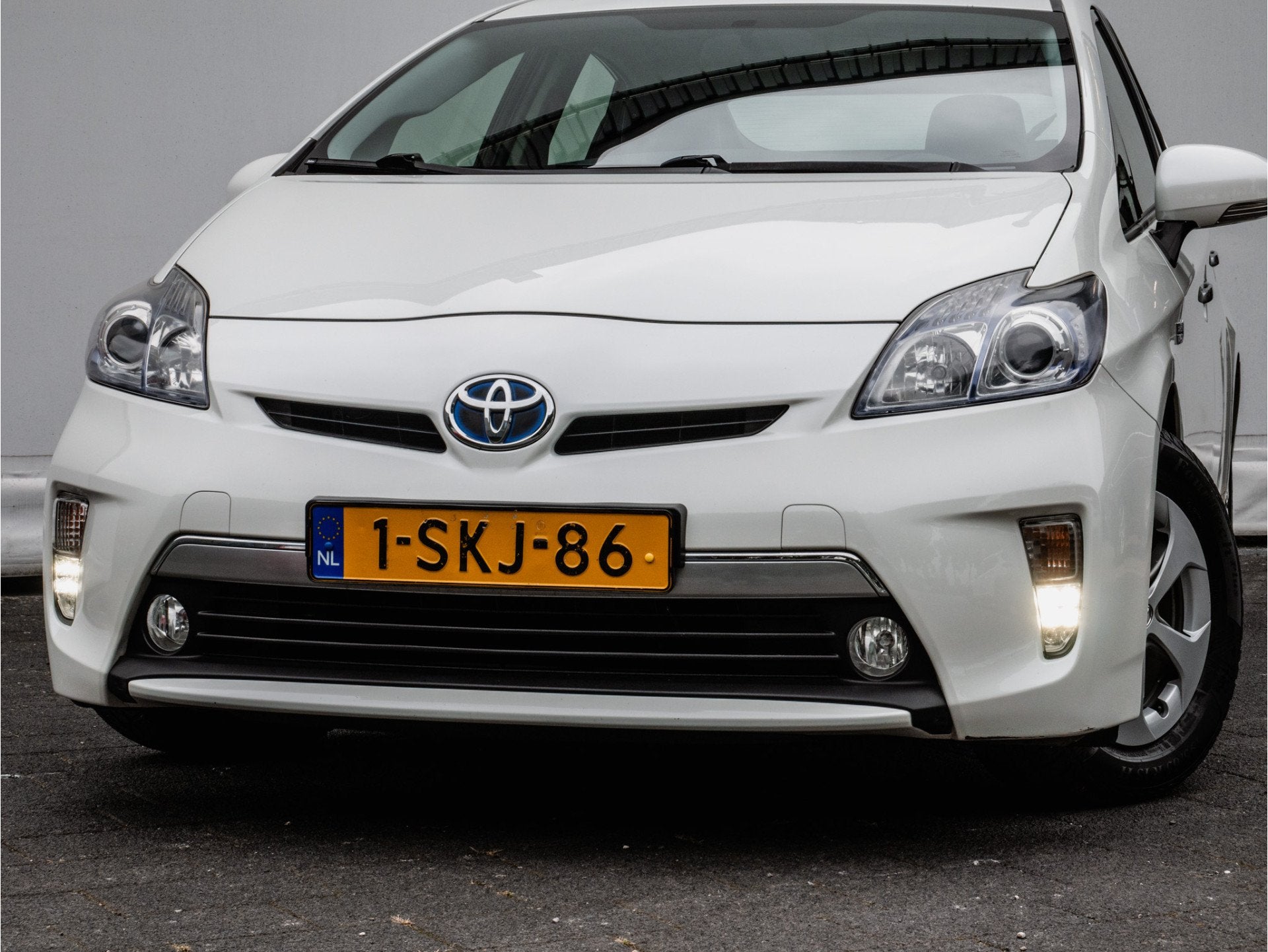Toyota Prius 1.8 Plug-in Aspiration Trekhaak/ Stoelverwarmin, Auto's, Euro 5, 136 pk, Gebruikt, Zwart