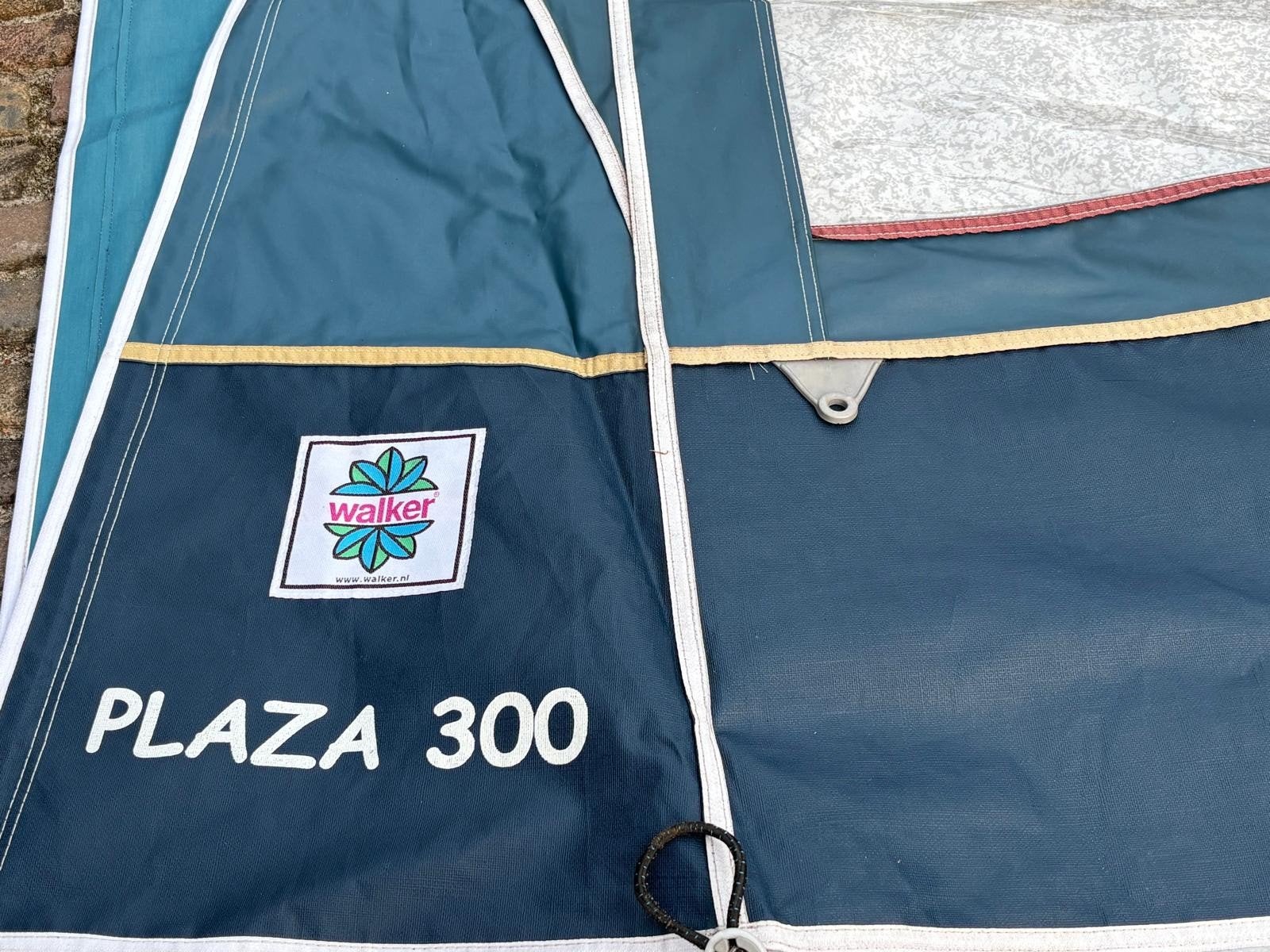Walker Plaza 300 voortent maat 9 met slaapcabine en uitbouw, Ophalen, Zo goed als nieuw, Tot en met 4