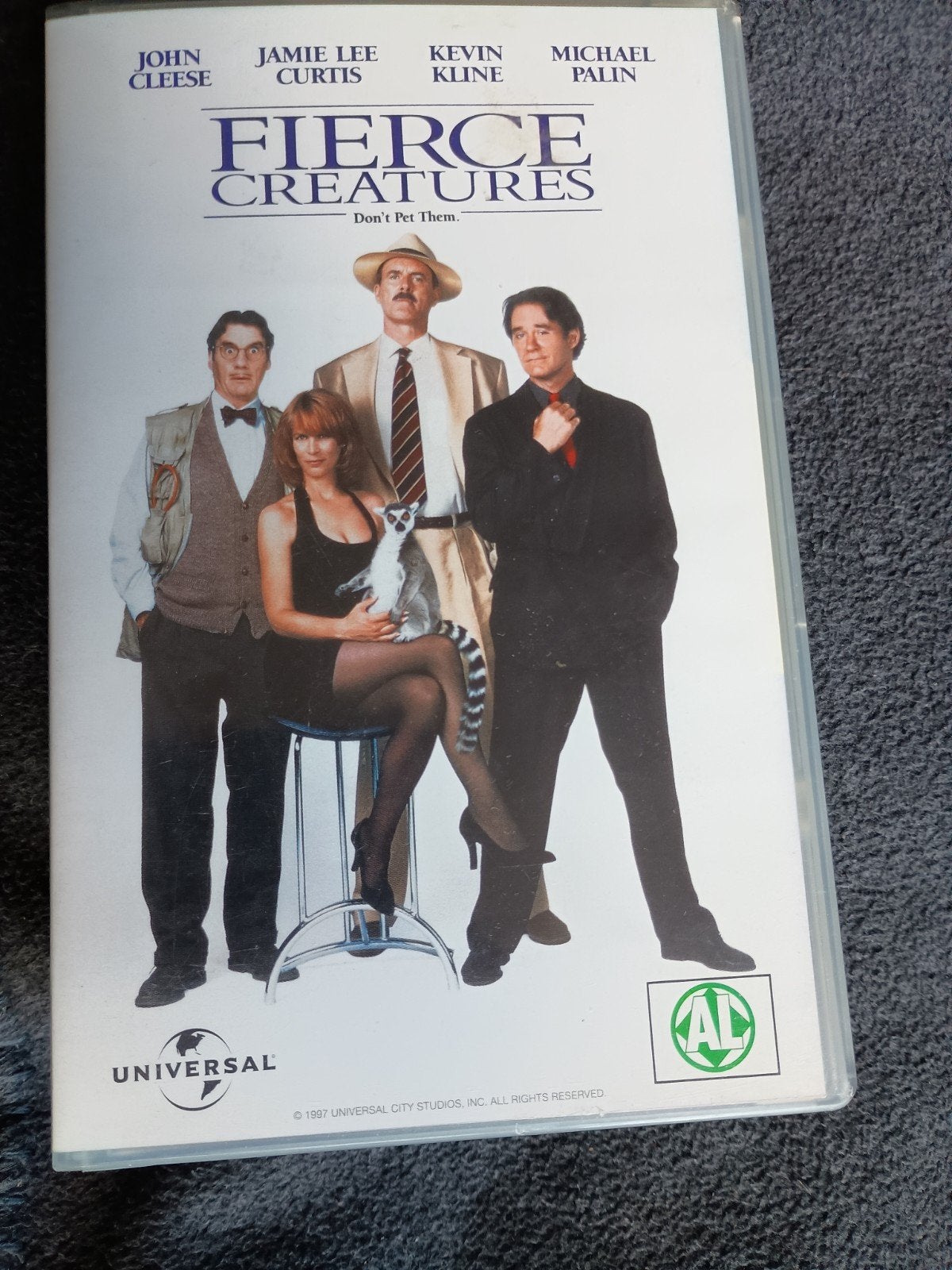 VHS Fierce Creatures - Zo goed als nieuw, Ophalen of Verzenden