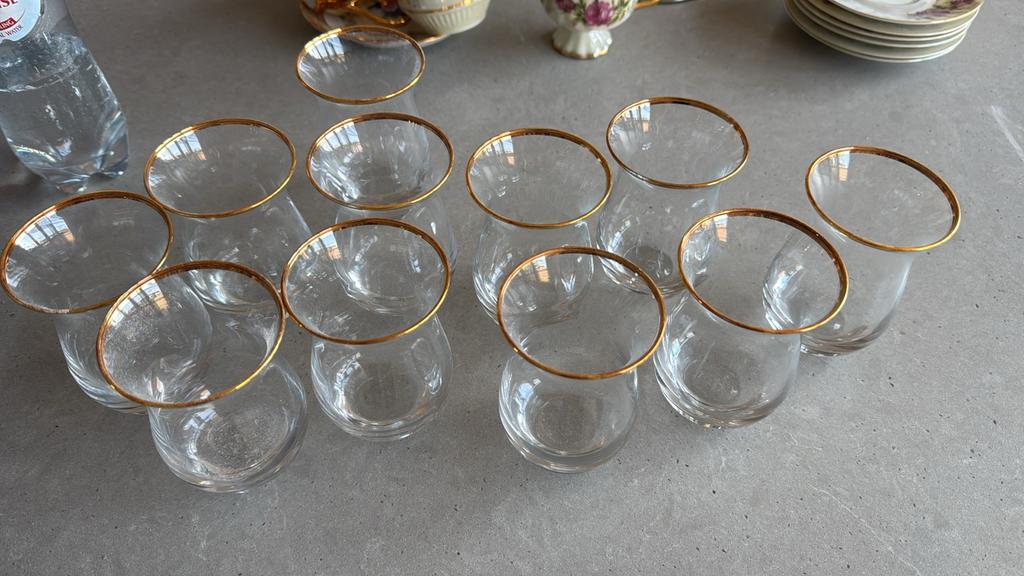 11 Turkse theeglazen met gouden rand - Zo goed als nieuw, Ophalen of Verzenden, Zo goed als nieuw, Glas, Glas of Glazen