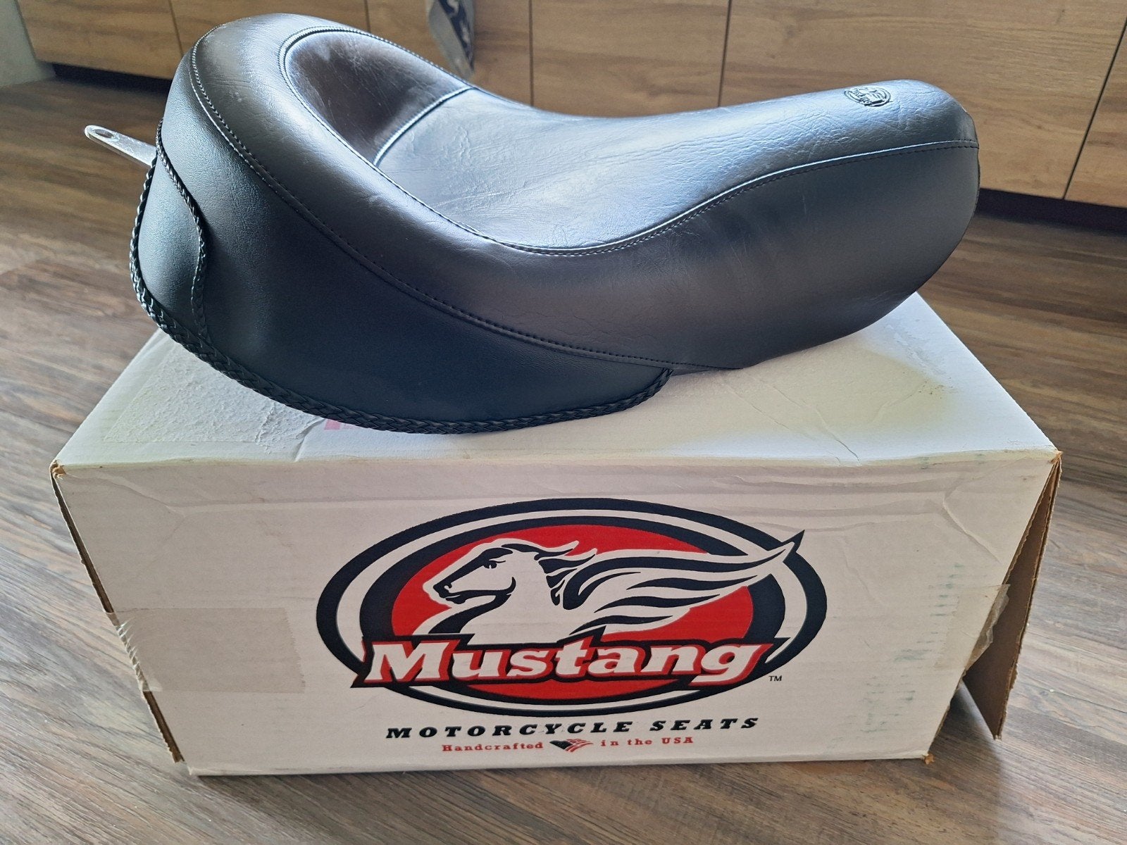 Mustang solo zadel voor Dyna , Wideglide, Ophalen of Verzenden, Gebruikt