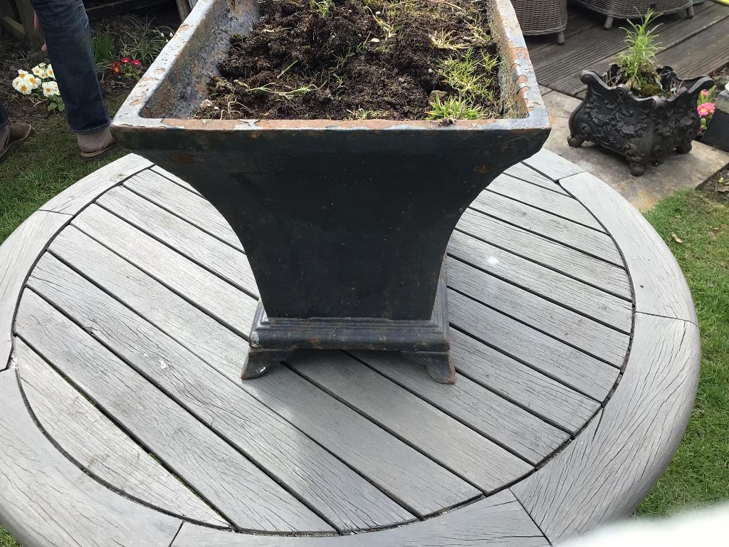 Bloempot gietijzer jardinière, Ophalen, Gebruikt, Rond, Metaal