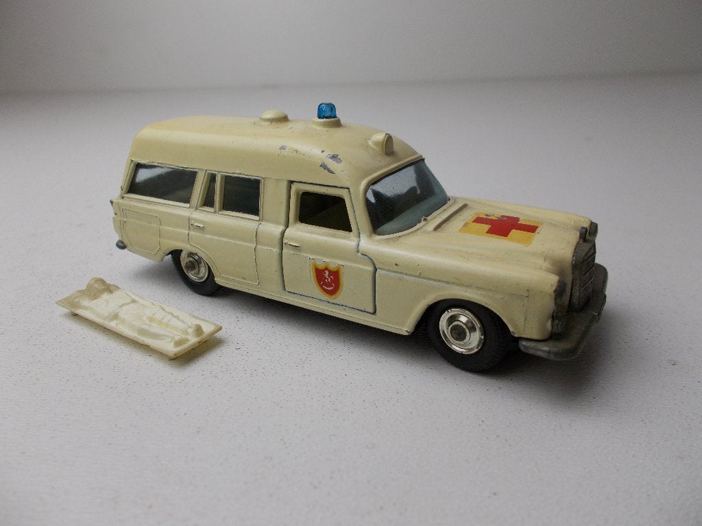 1968 Matchbox King Size K-6 MERCEDES "BINZ" AMBULANCE (-D-)