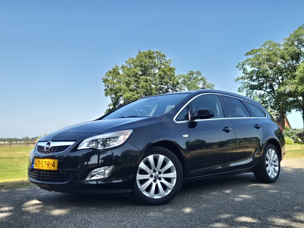 Opel Astra Sports Tourer 1.4 Cosmo (bj 2011), Auto's, Opel, 101 pk, Gebruikt, 4 cilinders, Zwart