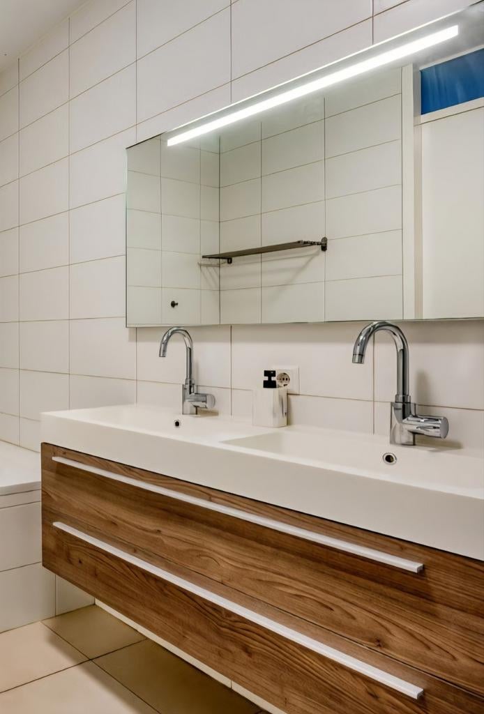 Bruynzeel badkamermeubel met Grohe mengkranen en spiegel, Huis en Inrichting, Badkamer | Badkamermeubels, Gebruikt, Wastafelkast