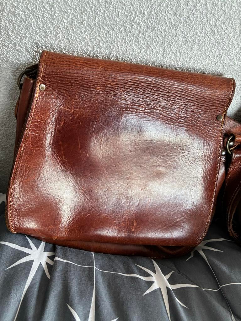Bruine leren schoudertas, Sieraden, Tassen en Uiterlijk, Tassen | Schoudertassen, Overige merken, Gebruikt, Bruin, Ophalen of Verzenden