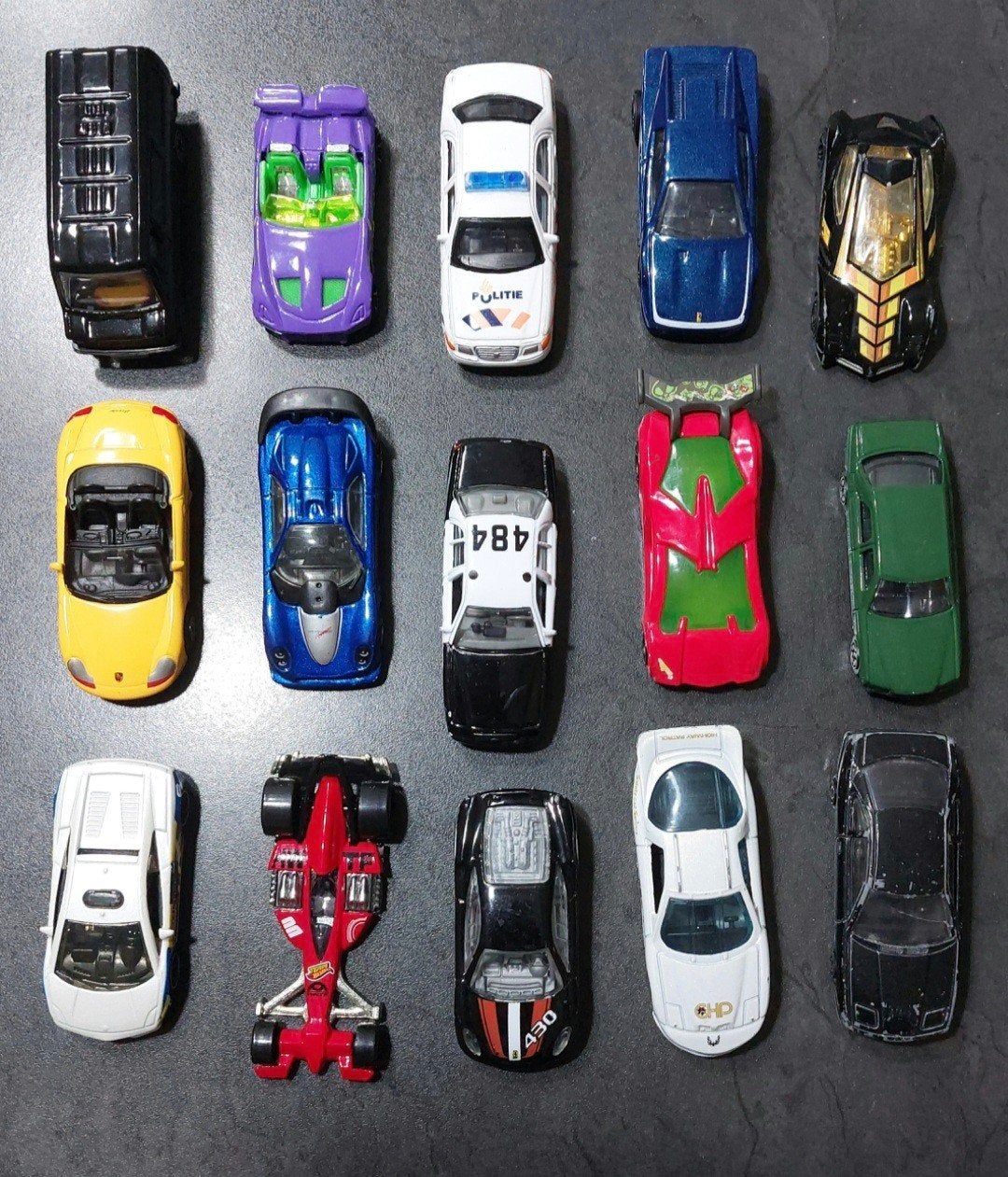 Diverse kleine auto's met plastic koffertje 15 stuks €20, Ophalen of Verzenden, Zo goed als nieuw