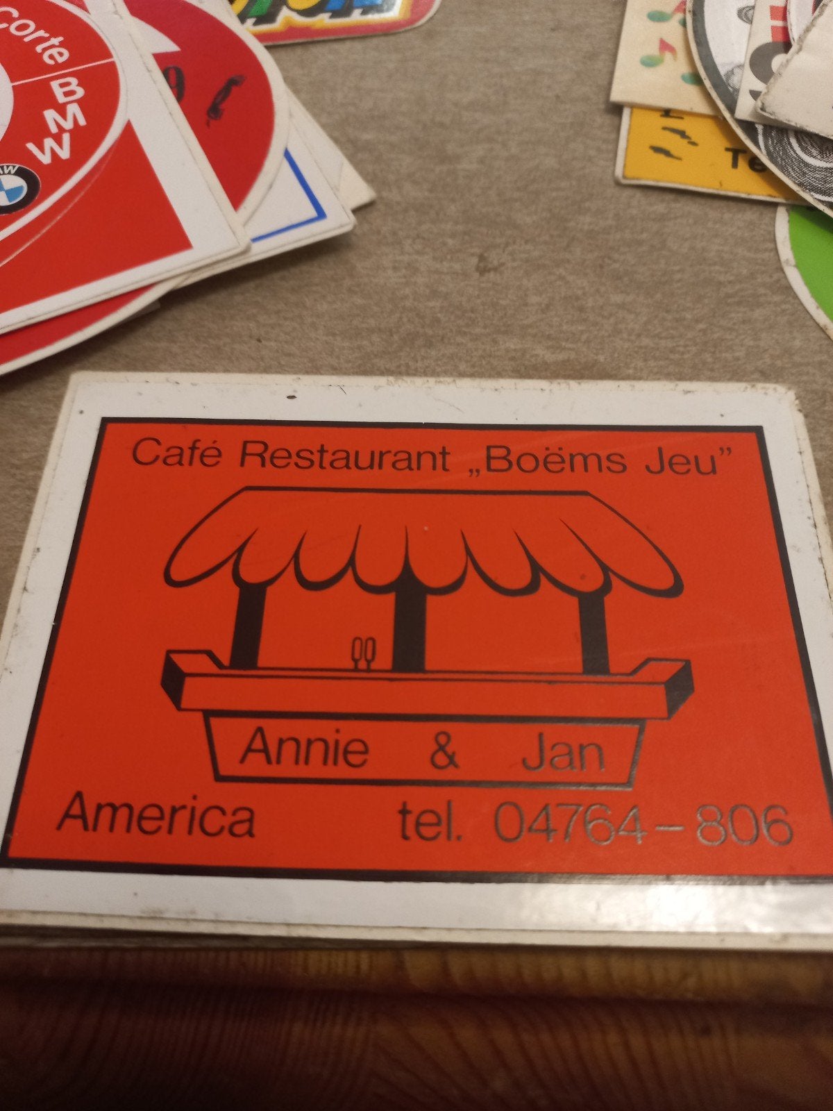 Vintage sticker Café Rest "Boëms Jeu"/rowen heze america, Ophalen of Verzenden, Gebruikt