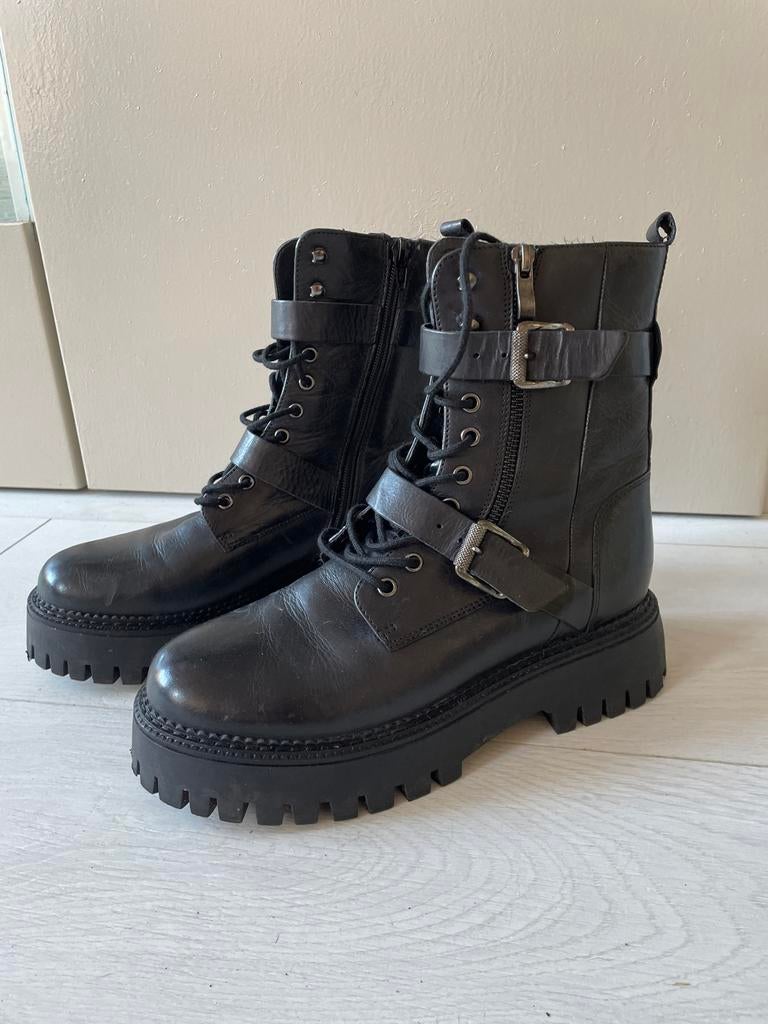 Zwarte leren biker boots  maat 41 met gespen en ritsen, Ophalen of Verzenden, Zo goed als nieuw, Zwart, Lage of Enkellaarzen