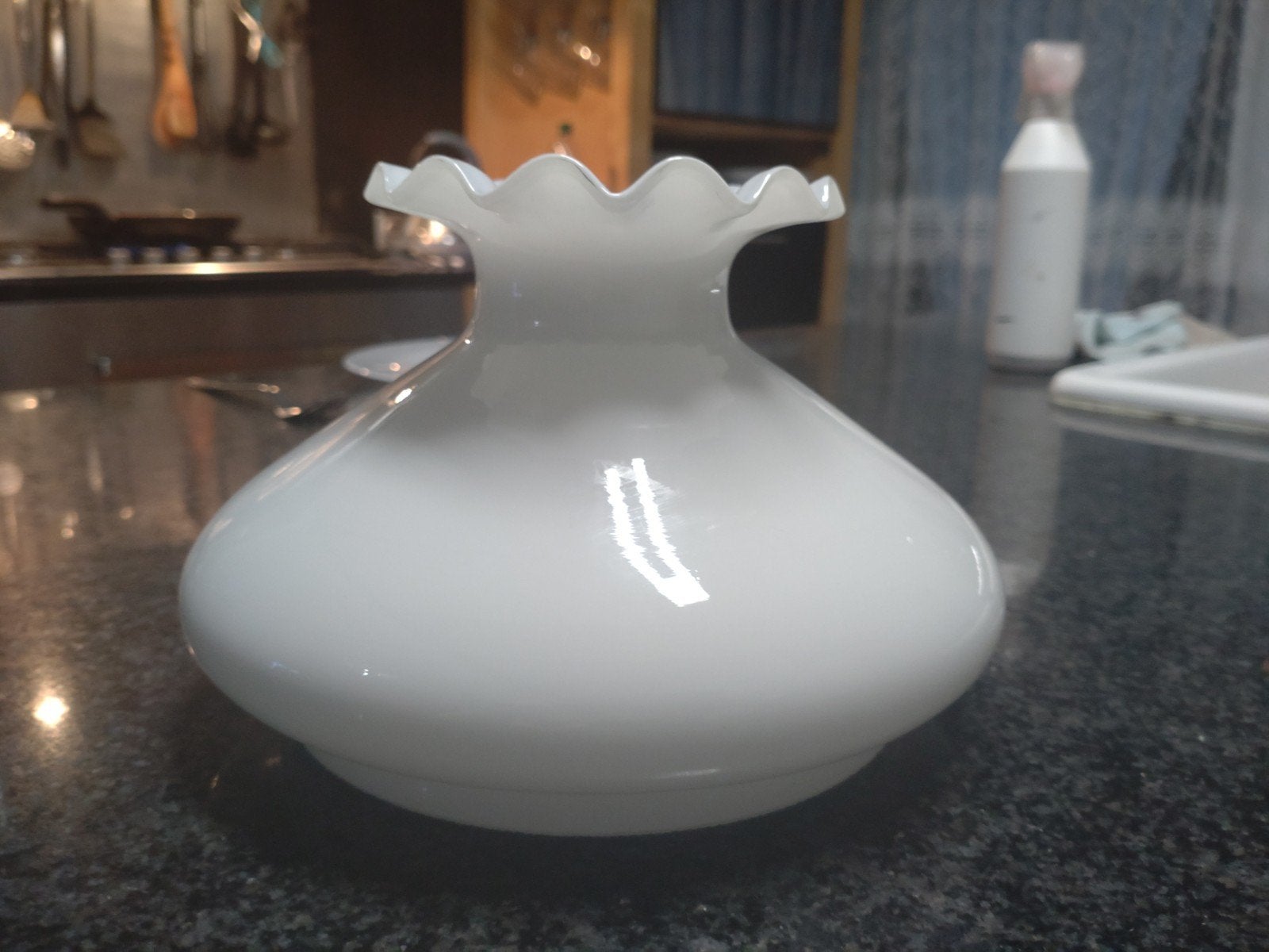 Prachtig opaline lampenkap voor olie- of schipperslamp
Prach, Wit, 14 cm, Ophalen of Verzenden, Glas