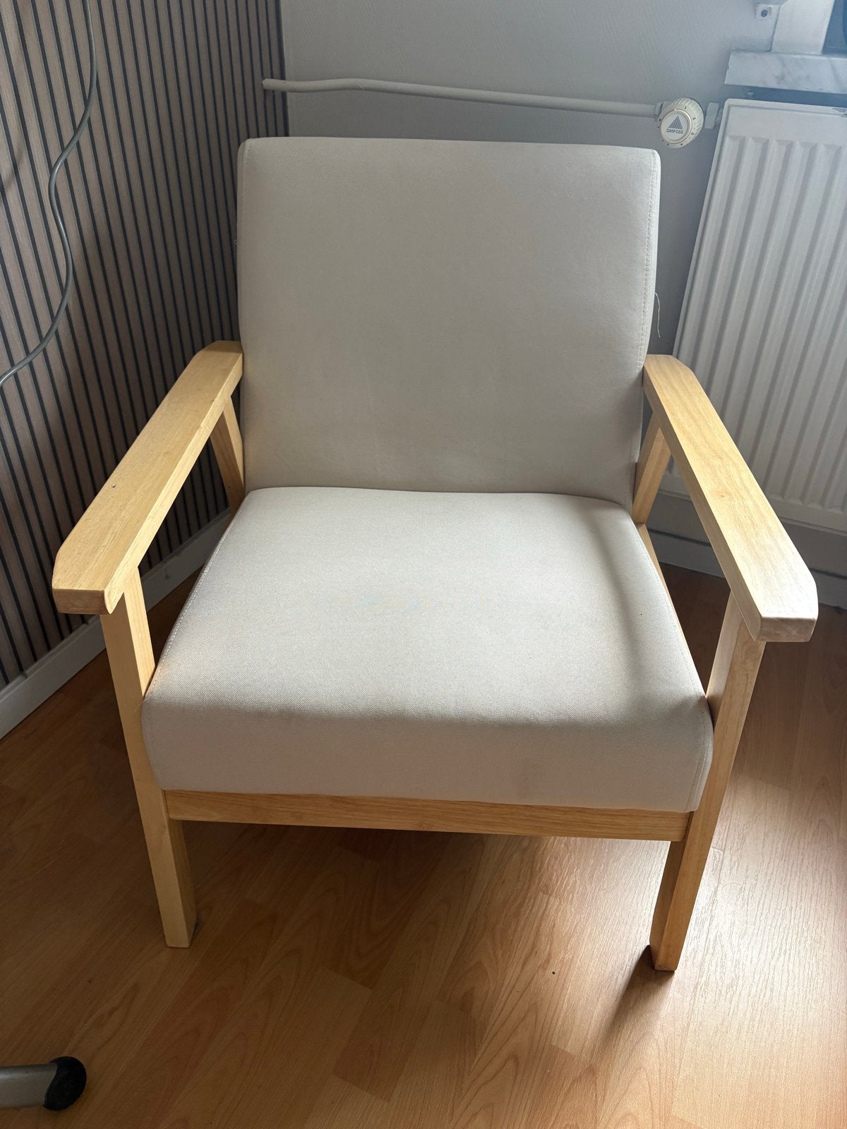 Comfortabele fauteuil met houten frame - Laag model, Ophalen, Gebruikt, 75 tot 100 cm, 50 tot 75 cm