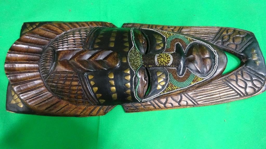 Decoratief houten masker met kralen., Antiek en Kunst, Kunst | Beelden en Houtsnijwerken, Masker, Hout, Vrouw, 50 - 100 cm, Afrika