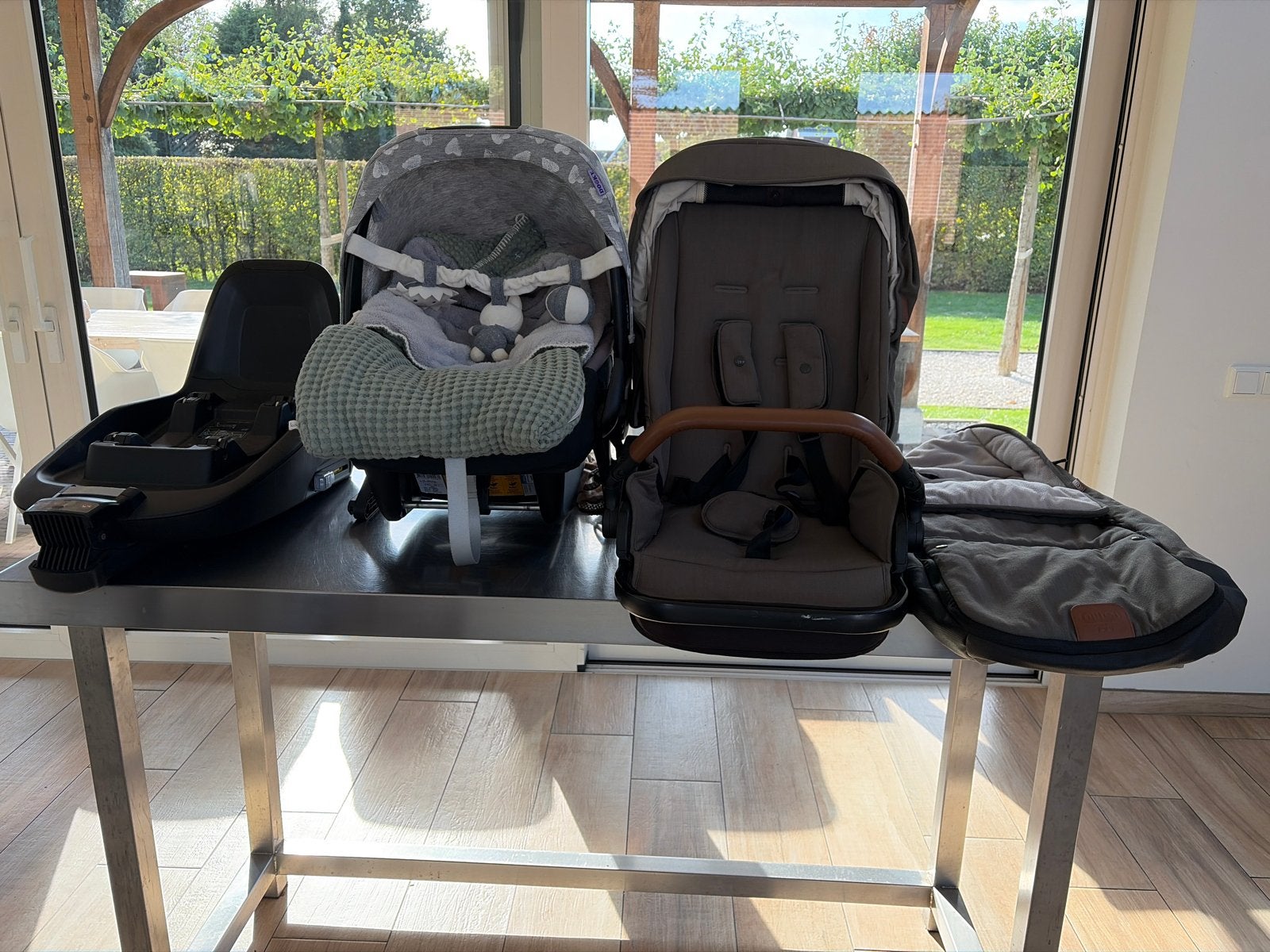 Mutsy Nio Combiwagen met Maxi-Cosi en FamilyFix, Ophalen, Gebruikt, Combiwagen, Mutsy