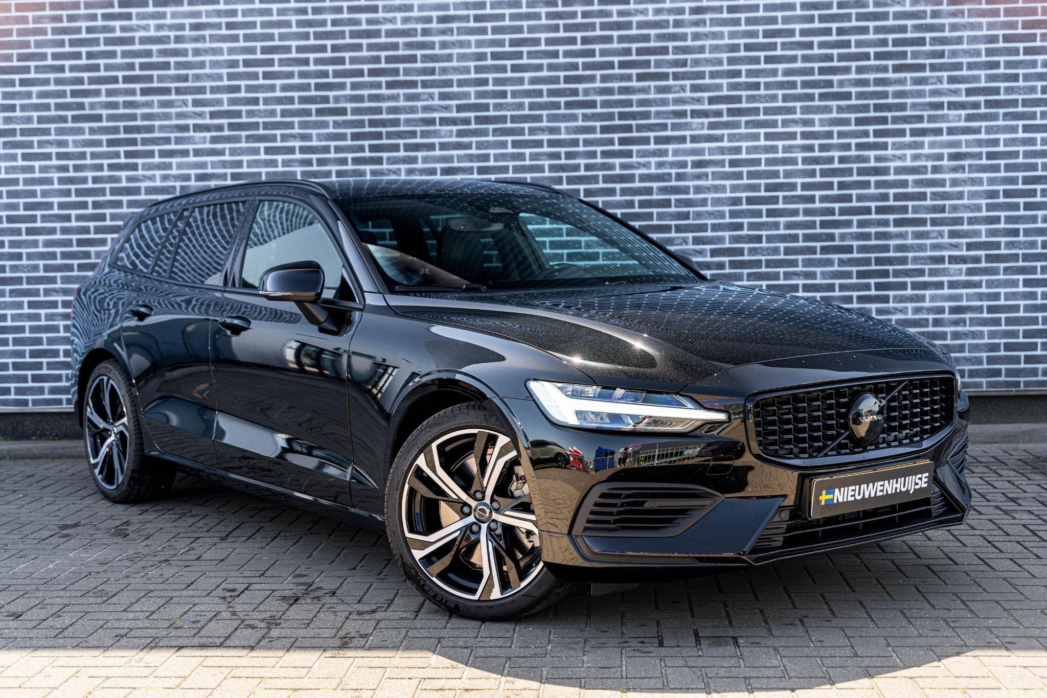 Volvo V60 T6 Plug-in hybrid AWD Essential | Google | Long Ra, Automaat, 12 maanden, Euro 6, 4 cilinders