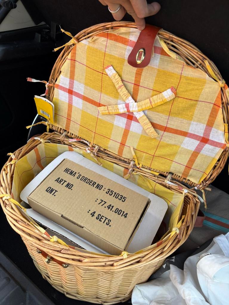 Nieuwe picknickmand met geel servies - HEMA, Ophalen of Verzenden, Nieuw