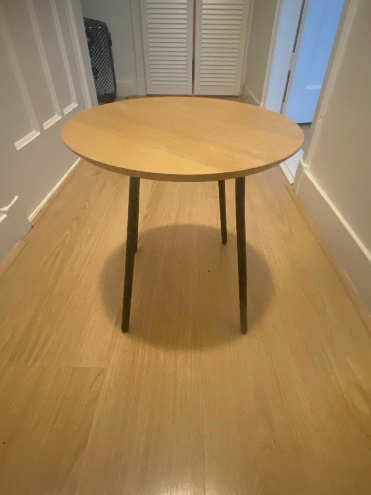 Ronde houten bijzettafel met metalen poten, Huis en Inrichting, 45 tot 60 cm, Gebruikt, Rond, Hout