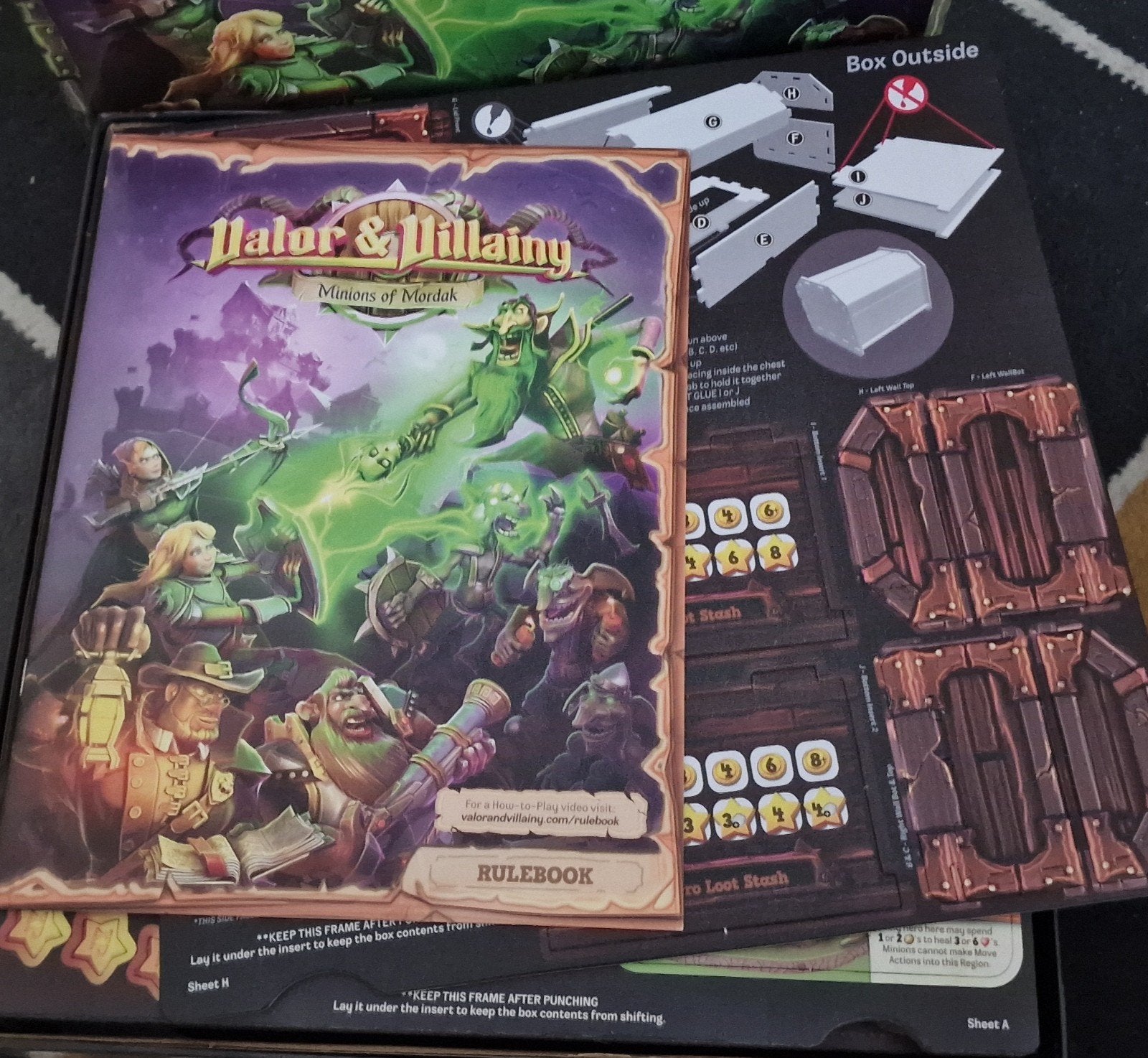 Valor & Villainy: Minions of Mordak Deluxe Edition, Hobby en Vrije tijd, Drie of vier spelers, Ophalen of Verzenden, Zo goed als nieuw