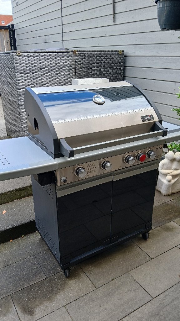 GAS BBQ GRILL'D BLACK DIAMANT 4 IN NIEUWSTAAT, Ophalen, Zo goed als nieuw, GRILL'D BLACK DIAMANT 4