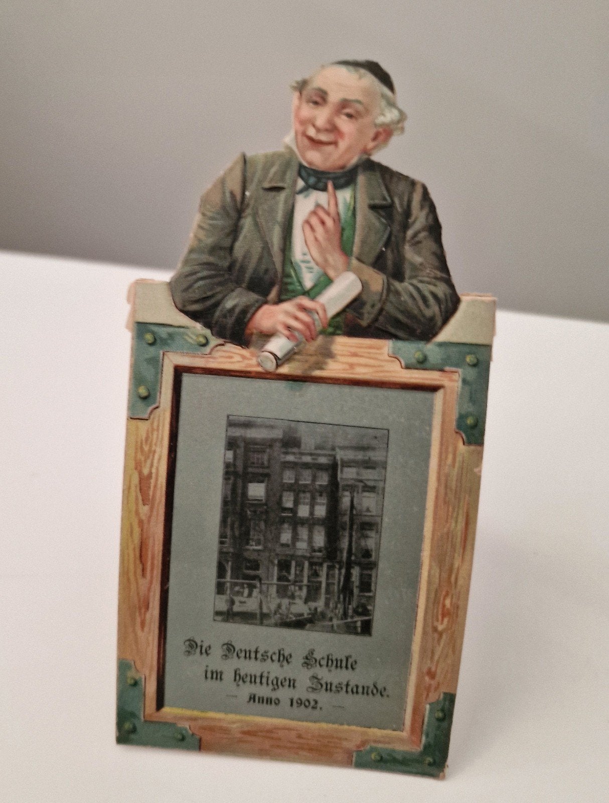 Antieke prent 'Die Deutsche Schule' Anno 1902, Gebruikt, Ophalen of Verzenden, Gebouw, Voor 1940