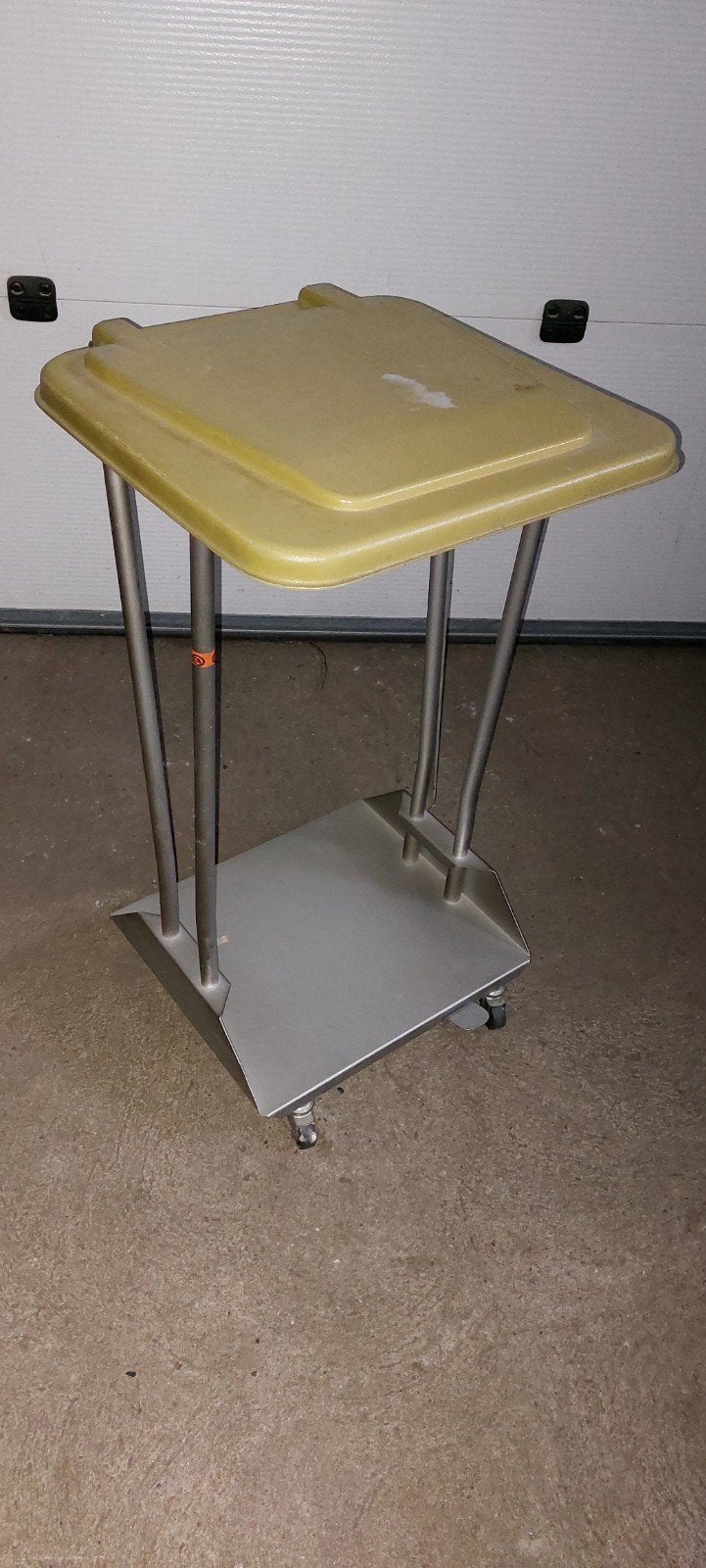 Afvalzak stander, ophouder., Ophalen