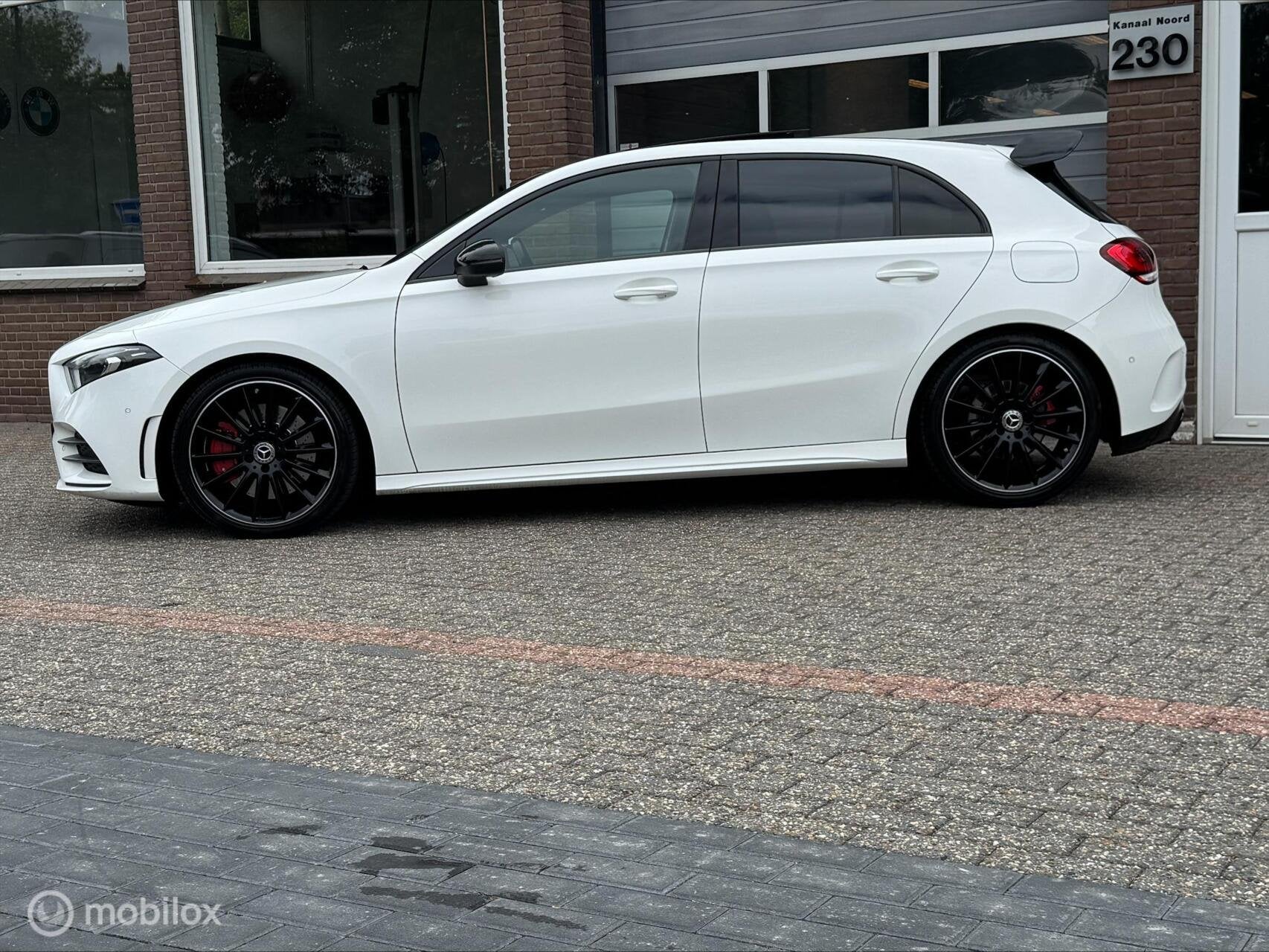 Mercedes A klasse 250 AUT AMG LINE LEDER/PANO/CAMERA/VOL!, Auto's, 15 km/l, Gebruikt, Euro 6, 4 cilinders