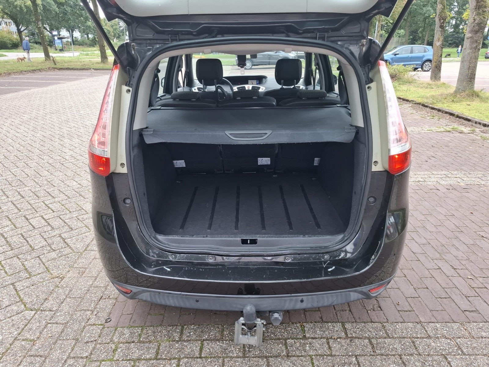 Foto 6 van RENAULT GRAND SCENIC 1.4i 6 VERSN. AIRCO APK CRUISE KEYLESS