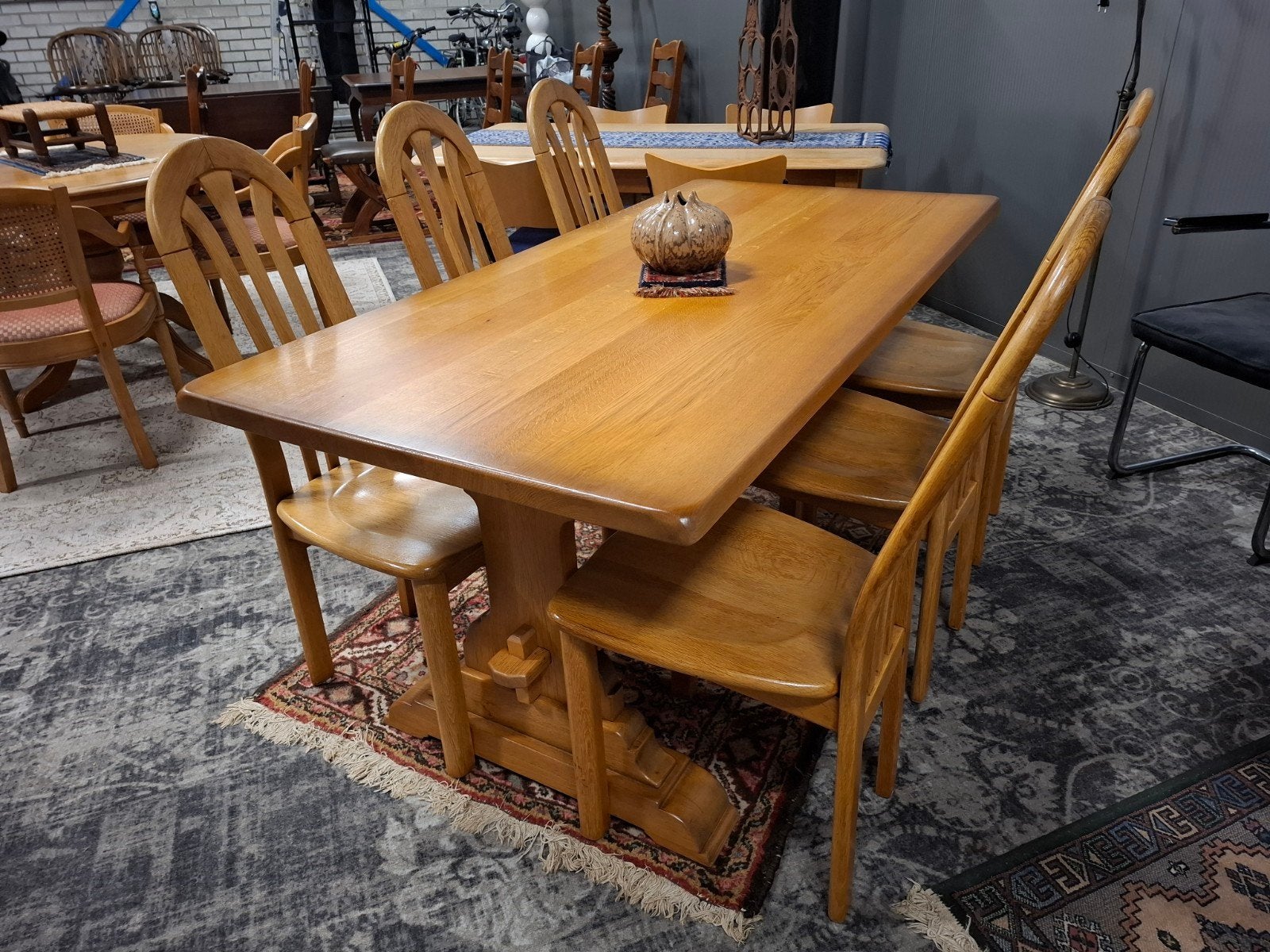 Pracht Massief eiken Kloostertafel met 6 stoelen Izgst. zie,, Ophalen, Zo goed als nieuw, 4 tot 6 stoelen