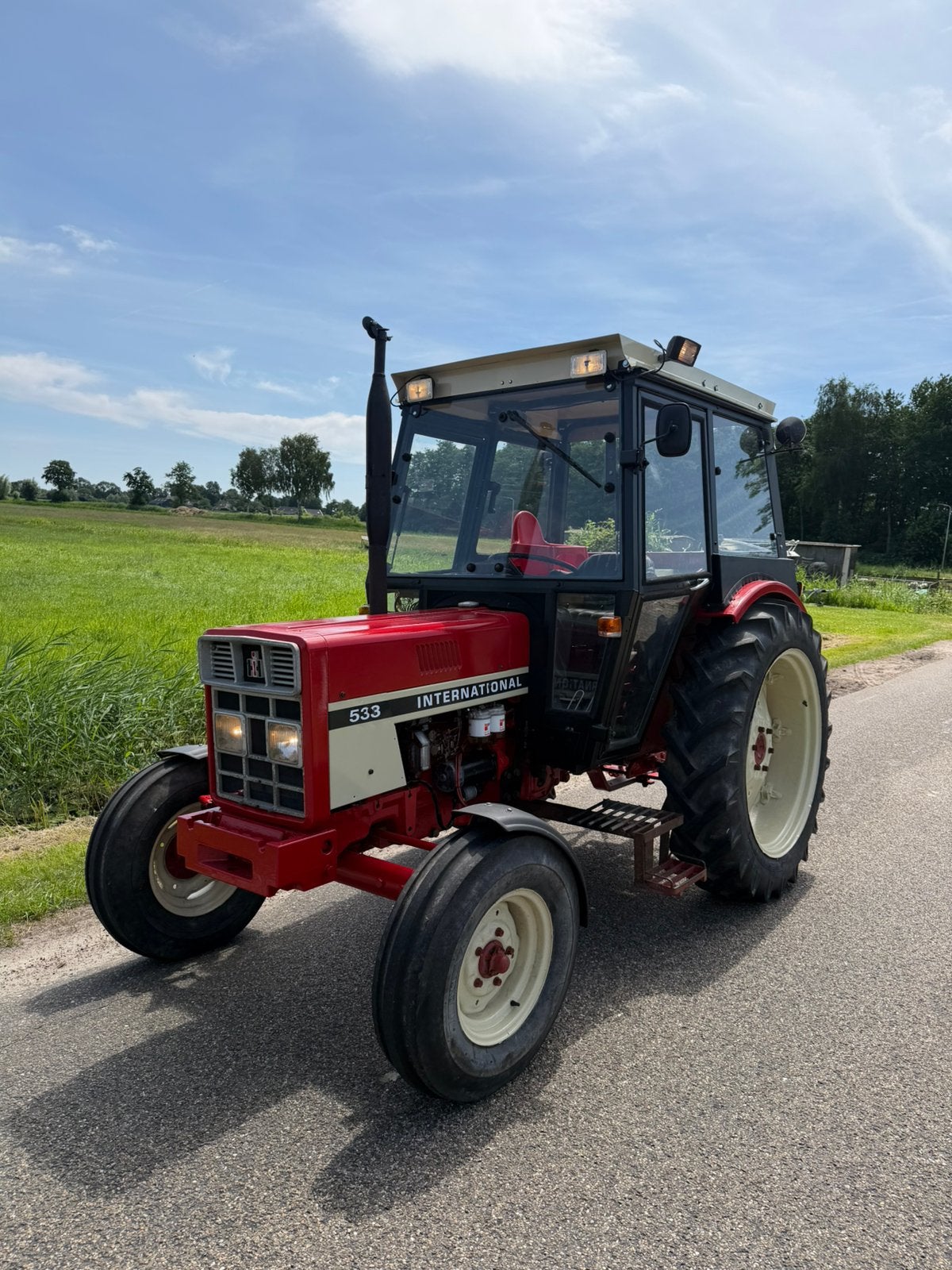 Zeer nette international 533 incl. Kenteken, Zakelijke goederen, Agrarisch | Tractoren, Ophalen, Oldtimer, Case IH, Tot 80 Pk