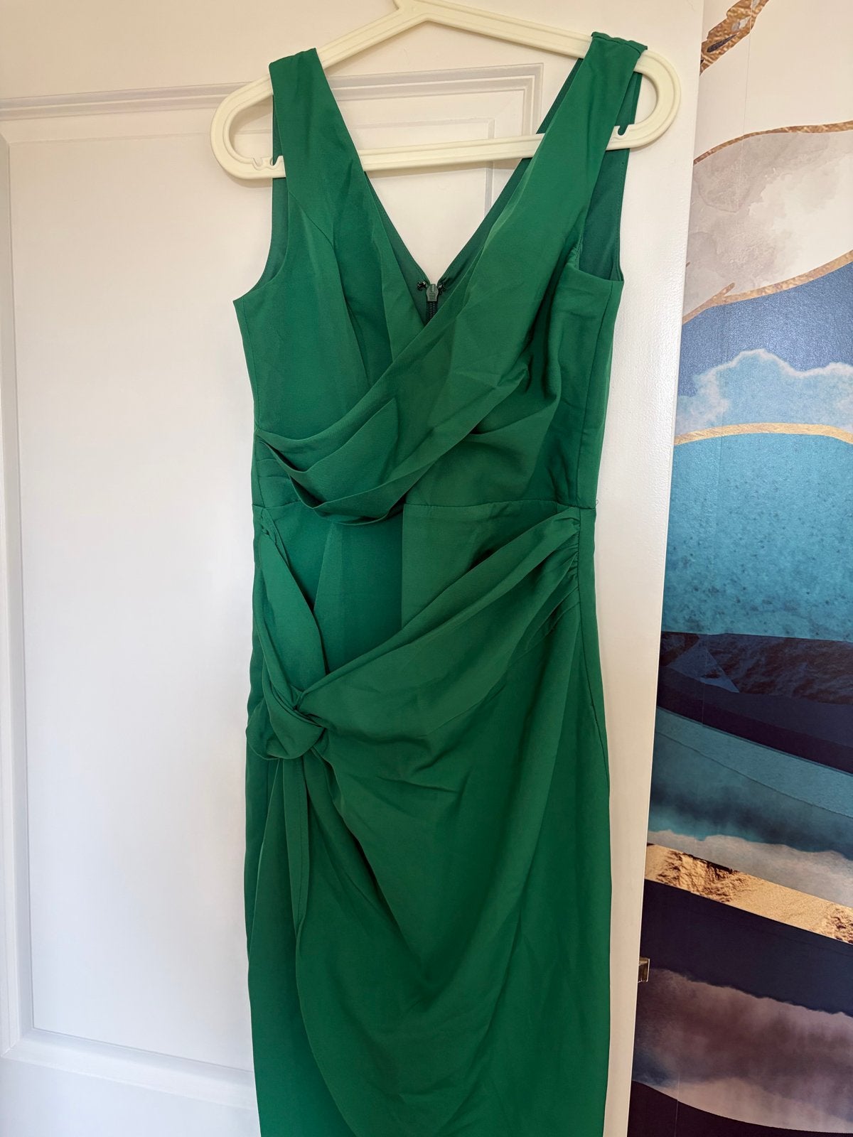 Chi Chi London Groene Jurk Maat M, Maat 38/40 (M), Ophalen of Verzenden, Zo goed als nieuw, Onder de knie