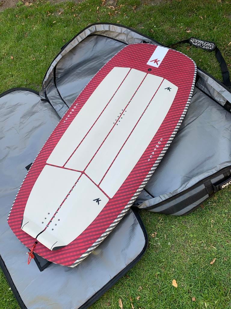 AK Compact Foilboard 4'8" - 74 liter wing Zo goed als nieuw, Watersport en Boten, Ophalen, Zo goed als nieuw, Wingsurf-board