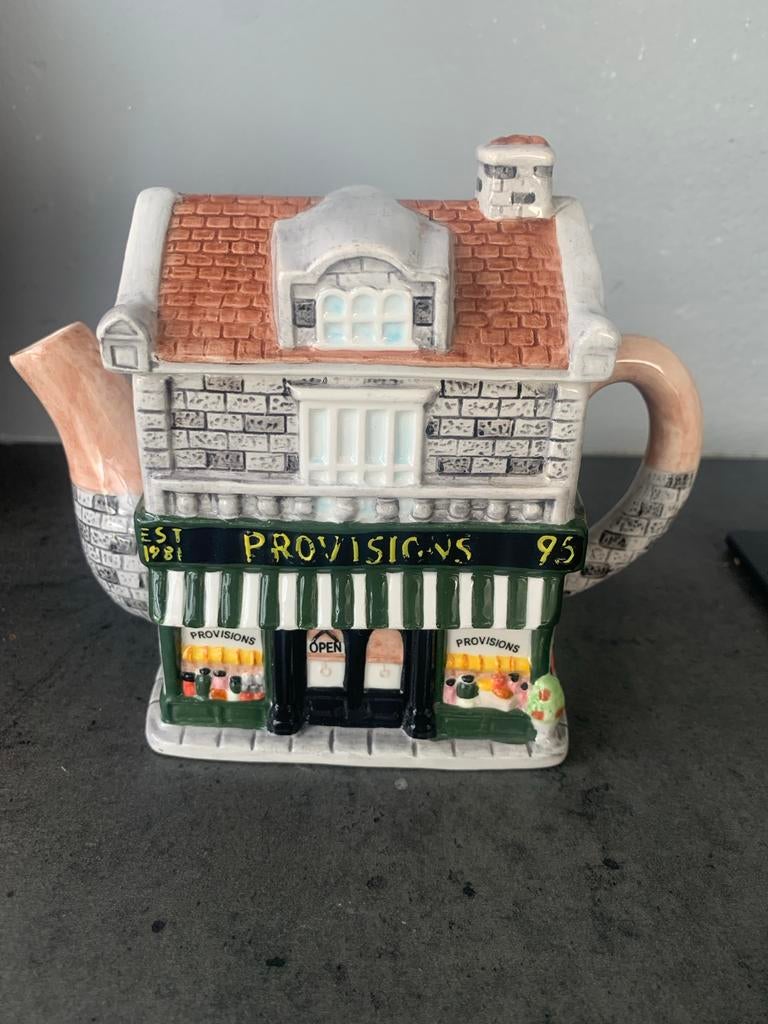 Vintage theepot The Village van Annie Rowe, Ophalen of Verzenden