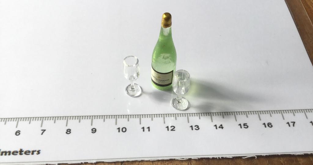 Poppenhuis miniaturen champagne 205, Ophalen of Verzenden, Nieuw, Poppenhuis