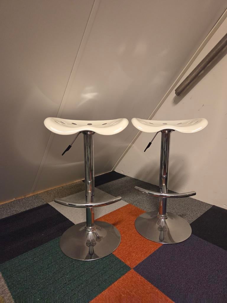 Bar krukken met tractorstoel zitting, in hoogte verstelbaar, Huis en Inrichting, Barkrukken, Ophalen, Gebruikt, 90 cm of meer