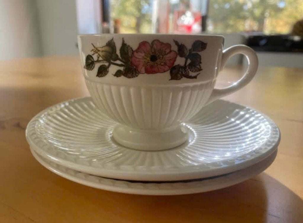 Wedgwood Edme Briar Rose theekop met schotel, Huis en Inrichting, Klassiek, Ophalen of Verzenden, Zo goed als nieuw, Kop(pen) en/of Schotel(s)